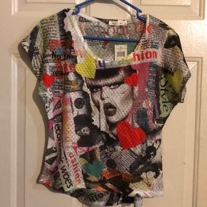NWT Love J beautiful graphics top! 🌺🌼🌸